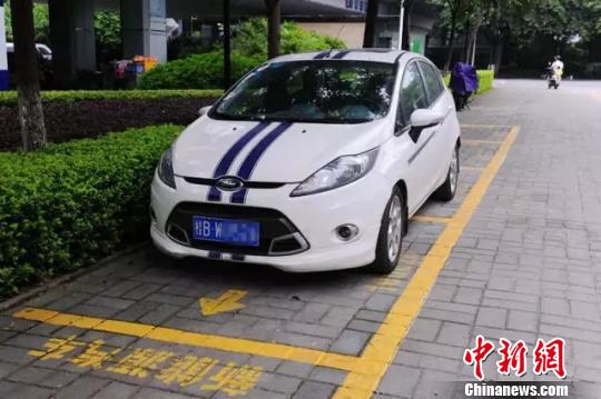 廣西柳州劃新能源汽車車位供免費停放 其它車占用被罰