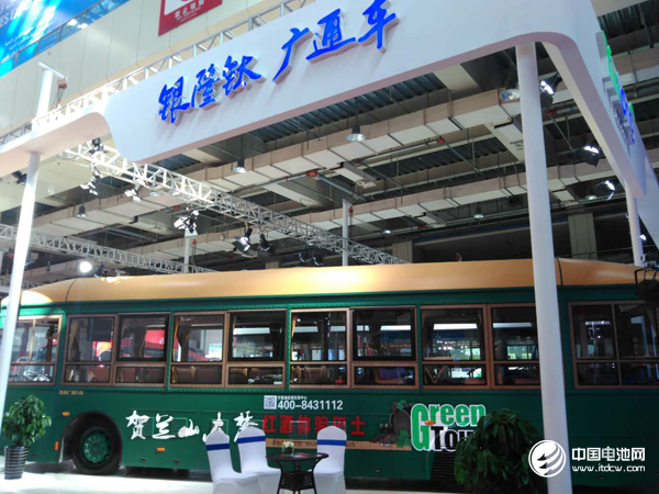 銀隆新能源明星車型產品在中阿博覽會展覽