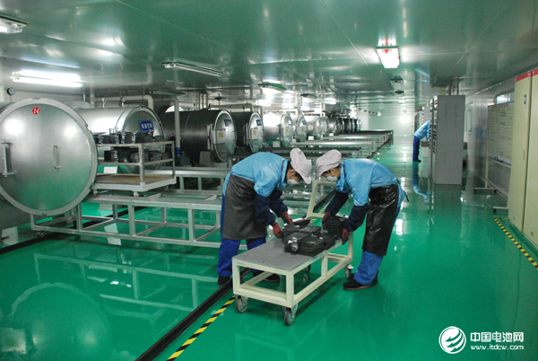 吉林中聚致力于將企業(yè)建設(shè)成為世界級領(lǐng)先的鋰離子動力電池制造商和系統(tǒng)集成商，推進綠色節(jié)能和低碳減排事業(yè)。