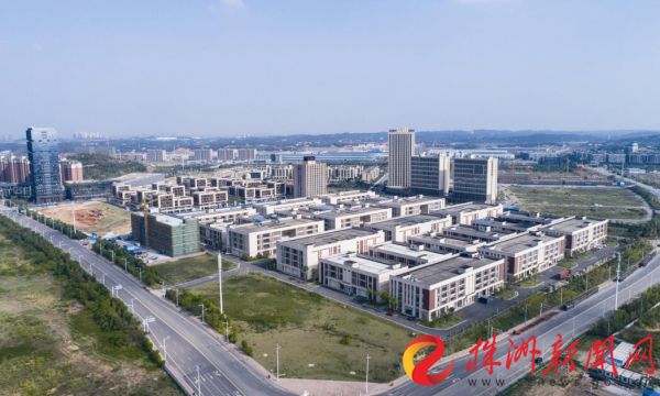 從原材料到零部件再到總裝 湖南株洲動(dòng)力電池打造全產(chǎn)業(yè)鏈條