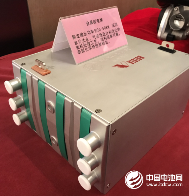 金屬極電堆