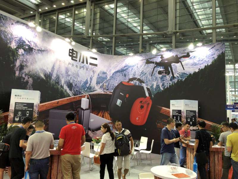 電小二戶外便攜電源躥紅第二屆中國儲(chǔ)能技術(shù)與應(yīng)用展覽會(huì).jpg