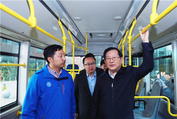 萬鋼視察北京億華通 指出氫燃料電池客車發(fā)展方向