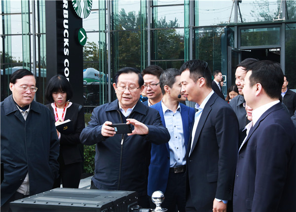 萬鋼視察北京億華通 指出氫燃料電池客車發(fā)展方向