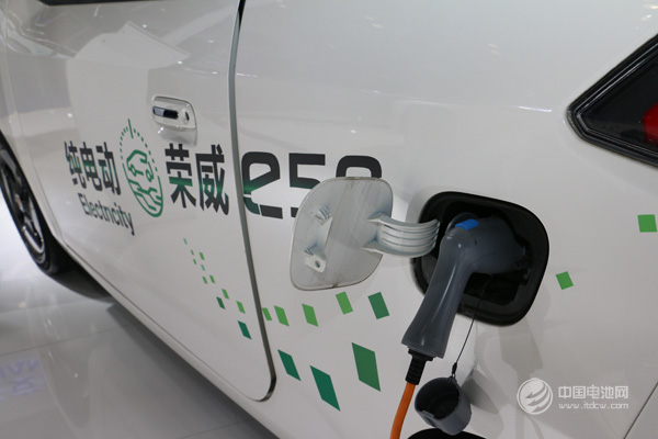 2017年車市增2.1%不及預期 新能源光鮮藏隱憂 2017年車市增2.1%不及預期 新能源光鮮藏隱憂