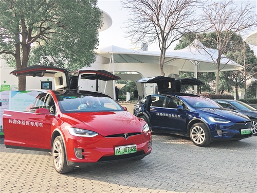 上海安亭國際汽車城向消費者提供包括特斯拉在內(nèi)的各種電動車進(jìn)行試駕體驗