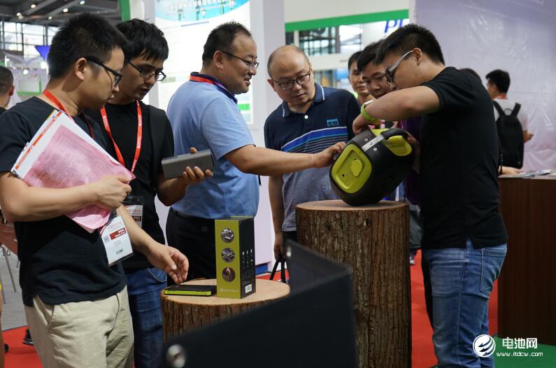電小二CIBF 2018發(fā)布新品 定義戶外電源行業(yè)標(biāo)準(zhǔn)