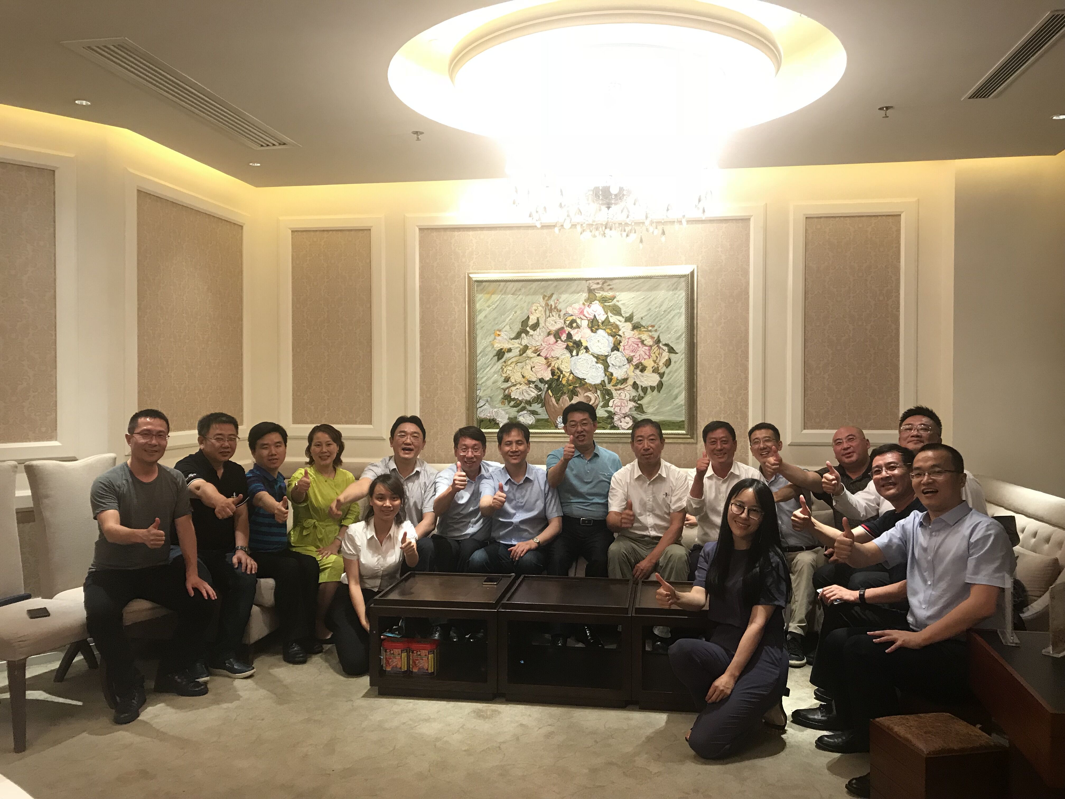 電池百人會企業(yè)家深圳“約局”  大佬就抱團合作發(fā)展達(dá)成共識