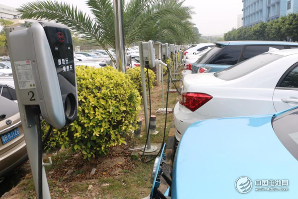 新能源汽車銷量依舊火爆 產(chǎn)能擴(kuò)張暗藏隱憂 新能源汽車銷量依舊火爆 產(chǎn)能擴(kuò)張暗藏隱憂
