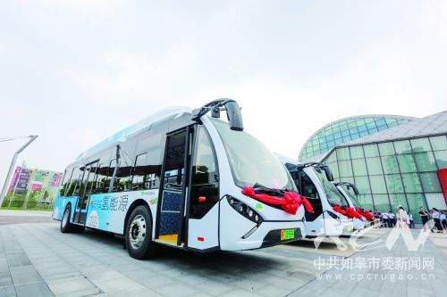 三輛氫燃料電池大巴在江蘇如皋上路 開縣級市氫能公交運營先河