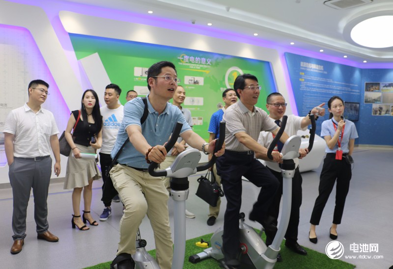 中國鋰電新能源產業鏈調研團一行參觀天能集團 中國鋰電新能源產業鏈調研團一行參觀天能集團