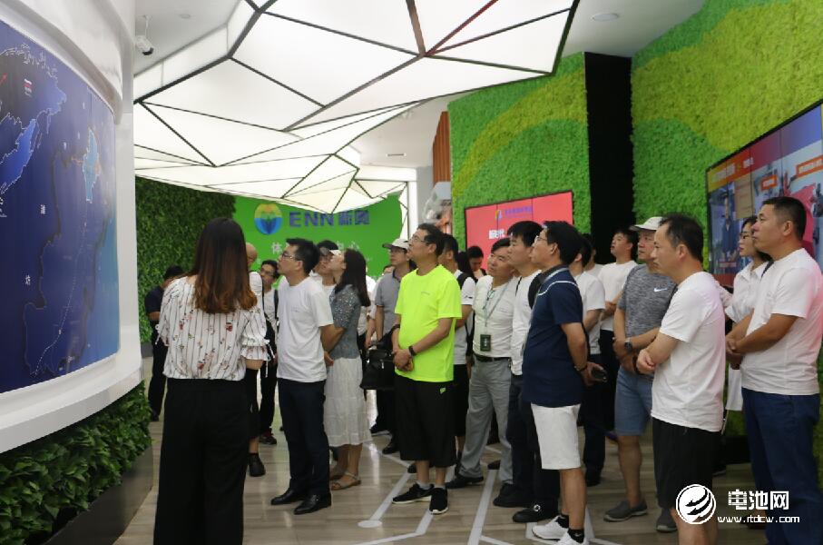 問(wèn)道金沙灘 電池百人會(huì)企業(yè)家共享青山綠水盛宴 問(wèn)道金沙灘 電池百人會(huì)企業(yè)家共享青山綠水盛宴