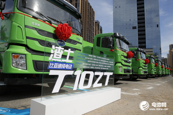 2018年7月,全球首批500輛比亞迪純電動智能渣土車在深圳開啟規模化示范運營 2018年7月,全球首批500輛比亞迪純電動智能渣土車在深圳開啟規模化示范運營