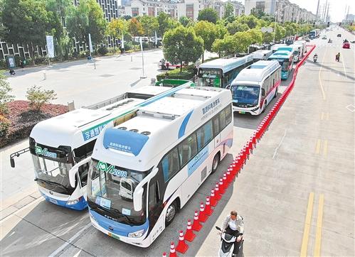 涵蓋乘用車、物流車和客車等各種車型的氫能燃料電池汽車在江蘇如皋集中亮相