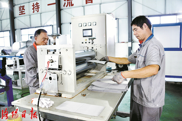 伊川“智造”：隔寶隔膜 為綠色電池“保駕護(hù)航”