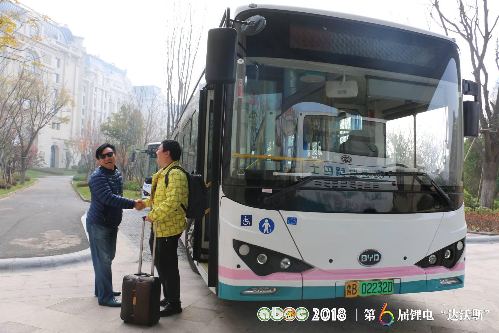 比亞迪助力ABEC2018|鋰電“達(dá)沃斯”組委會(huì)圓滿(mǎn)完成接送嘉賓任務(wù)