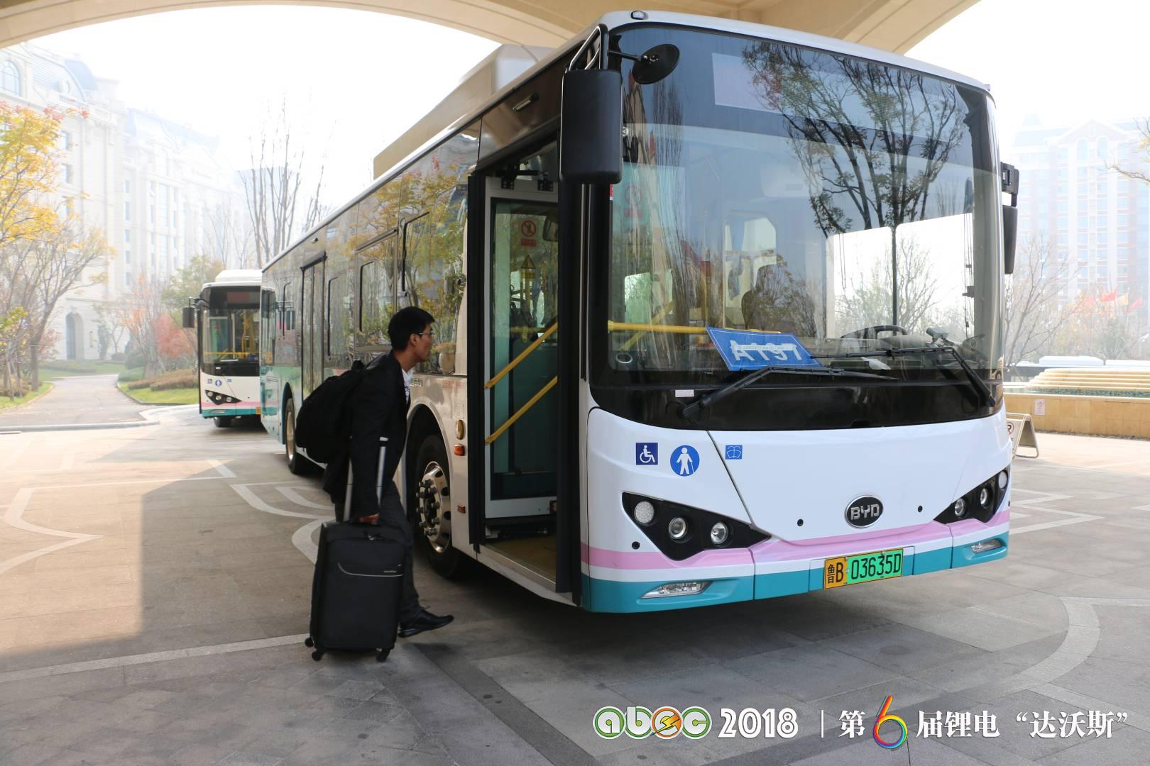 比亞迪助力ABEC2018|鋰電“達(dá)沃斯”組委會(huì)圓滿(mǎn)完成接送嘉賓任務(wù)