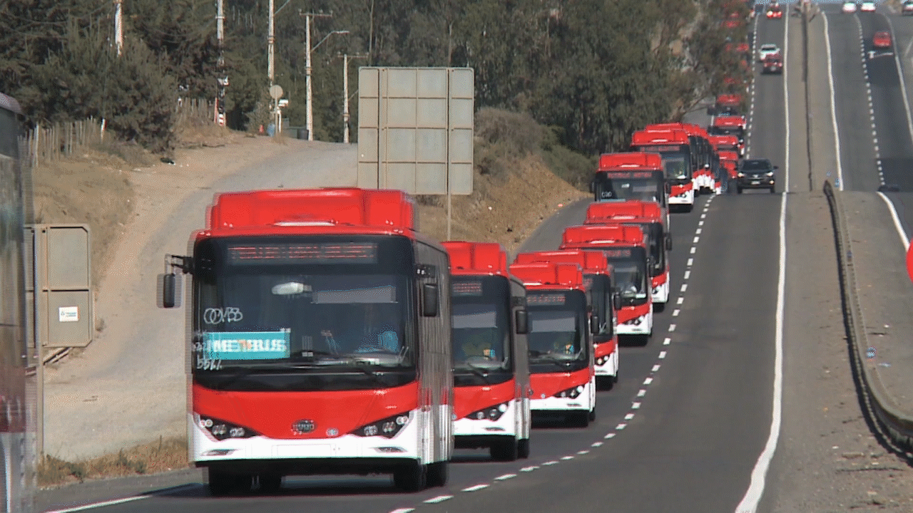 比亞迪100臺純電動大巴車隊行駛在圣地亞哥 比亞迪100臺純電動大巴車隊行駛在圣地亞哥