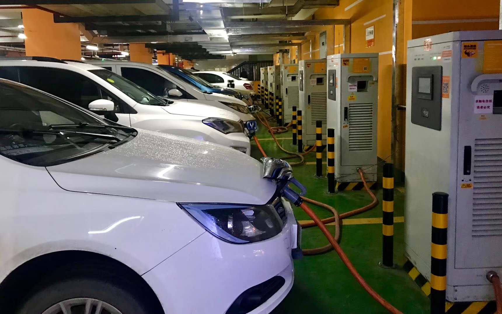 各地推進充電設施建設 充電樁行業發展正當時