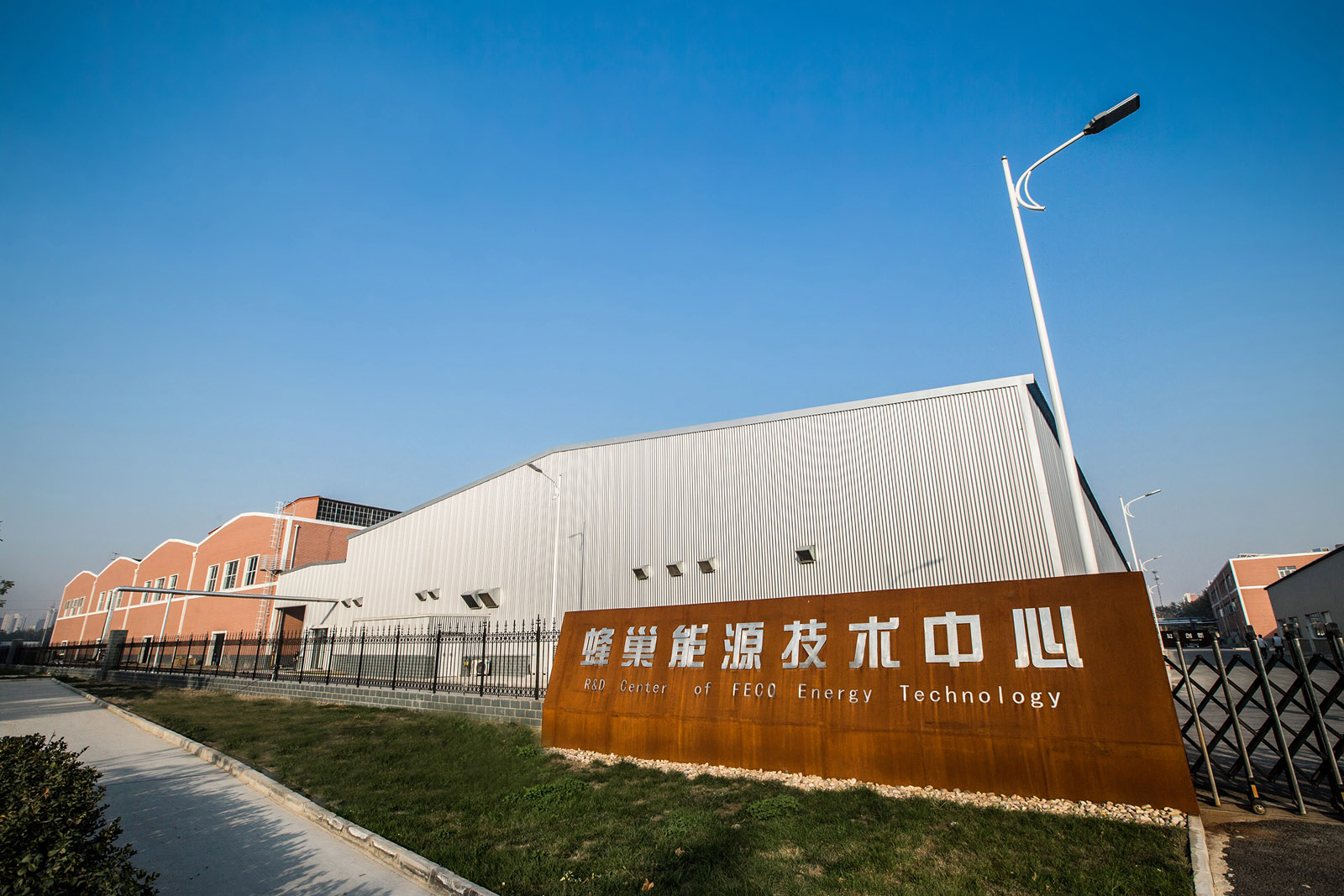 首創方形鋁殼電芯高速疊片工藝 下一個動力電池“獨角獸”會是它？
