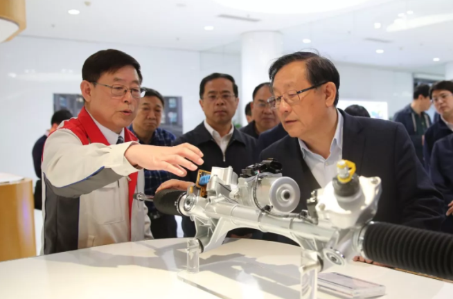 萬鋼副主席詳細了解DP-EPS智能轉向產品 萬鋼副主席詳細了解DP-EPS智能轉向產品