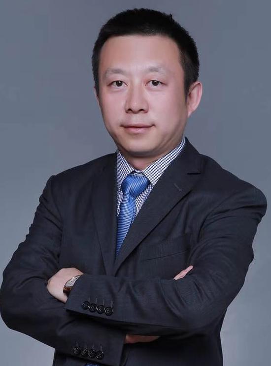 李黔，現任比亞迪股份有限公司董事會秘書及投資處總經理