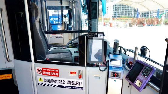 領(lǐng)航新時(shí)代綠色公交 首批全新比亞迪純電動(dòng)客車投運(yùn)深圳