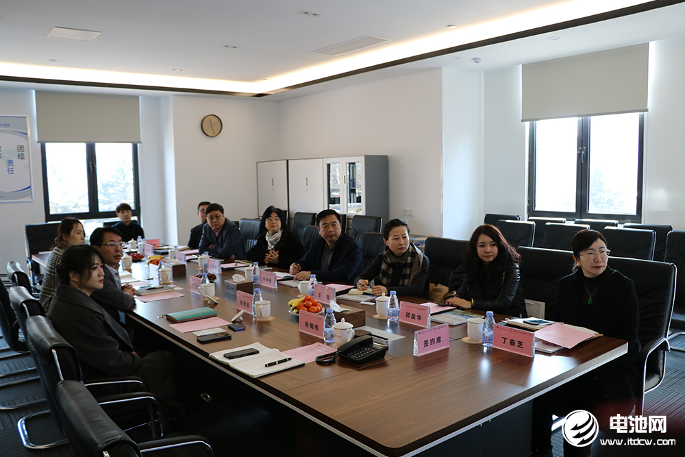青島市民營(yíng)經(jīng)濟(jì)發(fā)展局一級(jí)調(diào)研員李中強(qiáng)一行到訪海融網(wǎng)山東總部 青島市民營(yíng)經(jīng)濟(jì)發(fā)展局一級(jí)調(diào)研員李中強(qiáng)一行到訪海融網(wǎng)山東總部