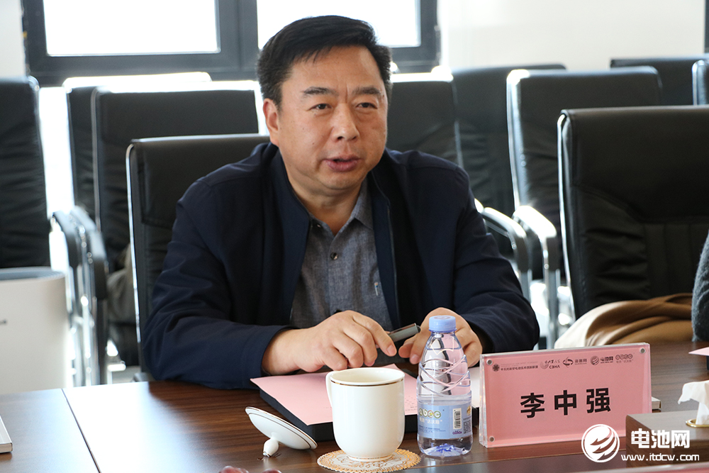 青島市民營(yíng)經(jīng)濟(jì)發(fā)展局一級(jí)調(diào)研員李中強(qiáng)一行到訪海融網(wǎng)山東總部 青島市民營(yíng)經(jīng)濟(jì)發(fā)展局一級(jí)調(diào)研員李中強(qiáng)一行到訪海融網(wǎng)山東總部