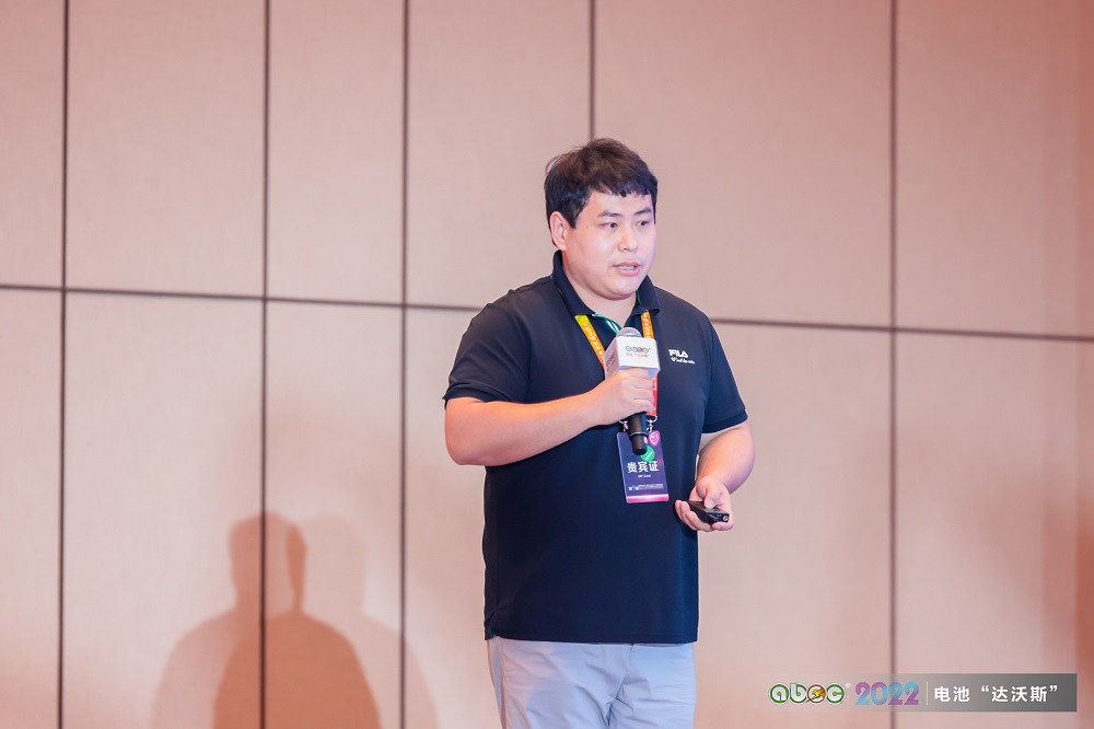 雄韜集團中央研究院研發(fā)副總、博士張震