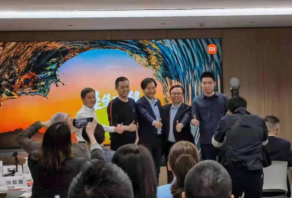 何小鵬、李斌、雷軍、王傳福、李想（從左到右） 圖/華夏同學會圈內人士