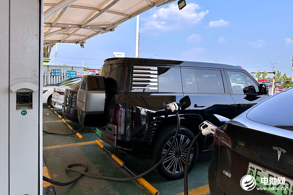 國(guó)內(nèi)批發(fā)零售滲透率均超51.5%！4月新能源乘用車出口18.9萬(wàn)輛